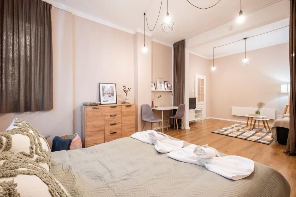 Top Centre 1 Bedroom Apt next to Vitosha Blvd. photo 2