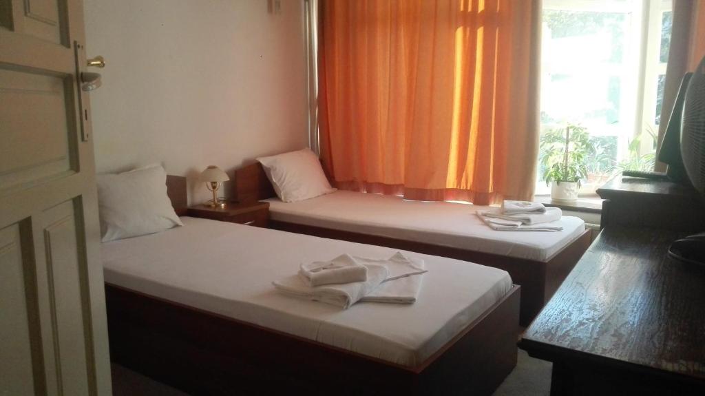 Family Hotel Rositsa photo 2