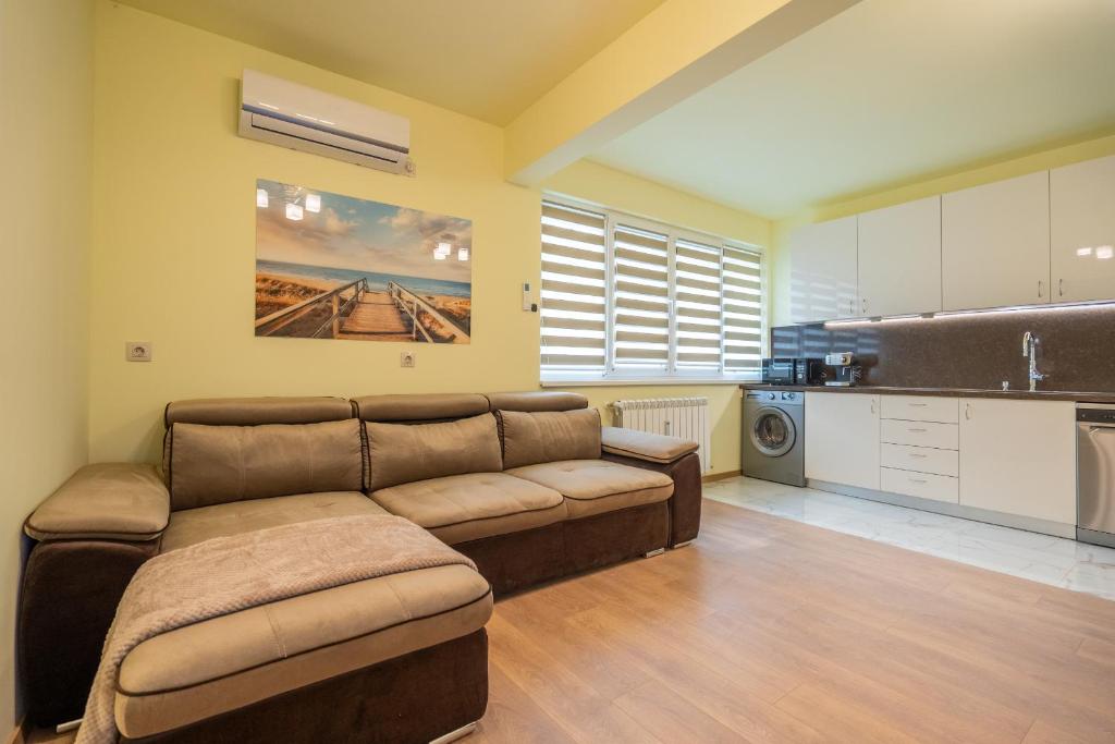 Top Location Central New & Spacious 3 BDR apt Medical Academy — photo 1