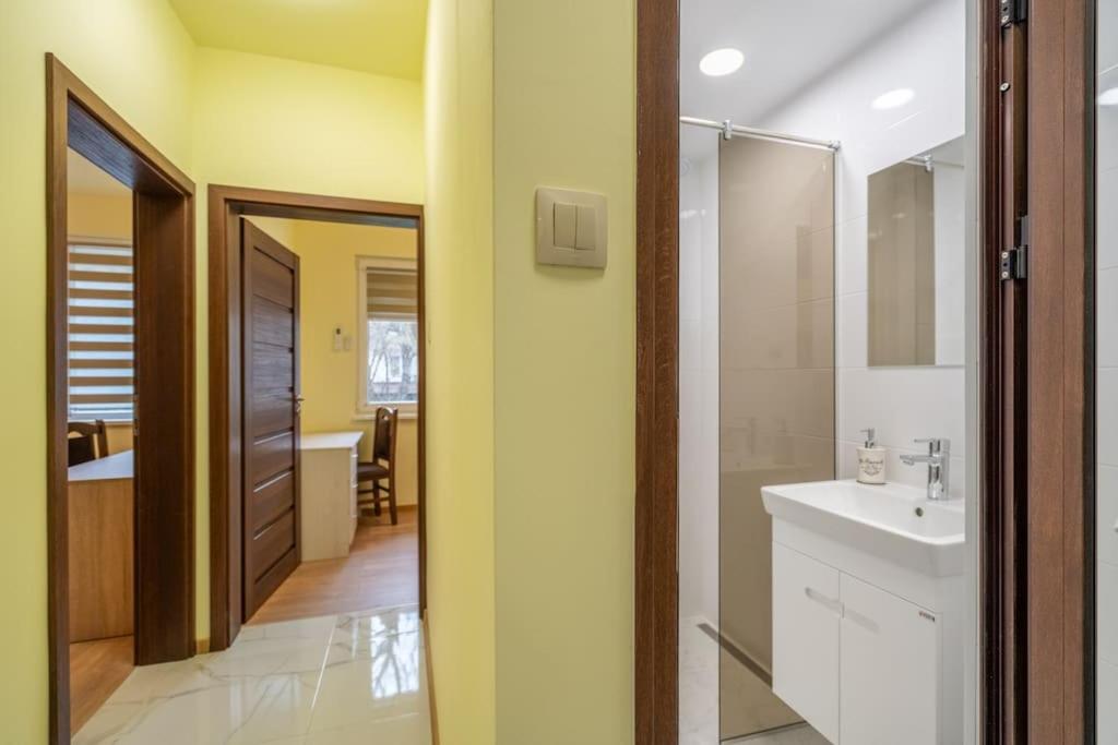 Top Location Central New & Spacious 3 BDR apt Medical Academy photo 3