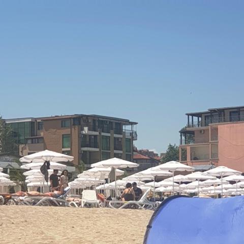 апартамент под наем на първа линия море photo 2