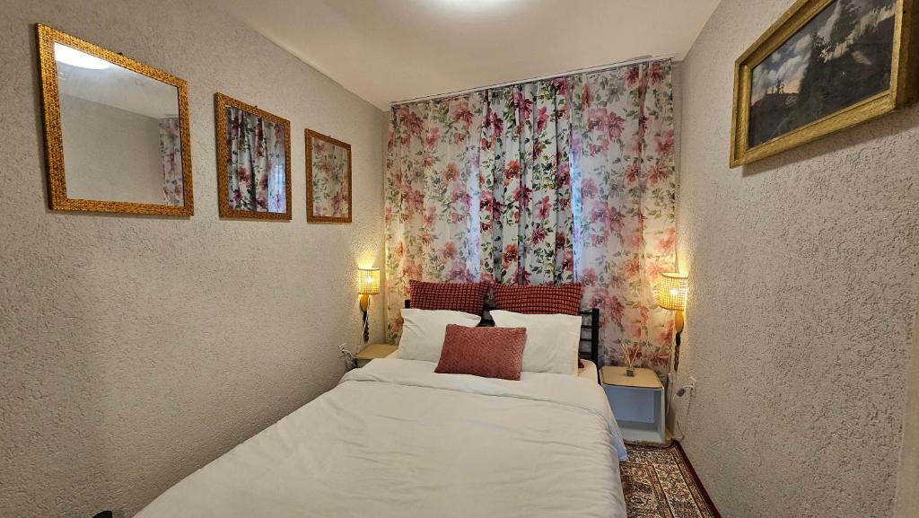 Biscuit cosy mini house in old town photo 2