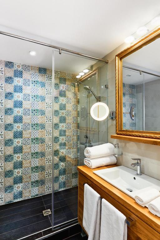 Stylish and High-end Designer Apartments in City Center photo 3