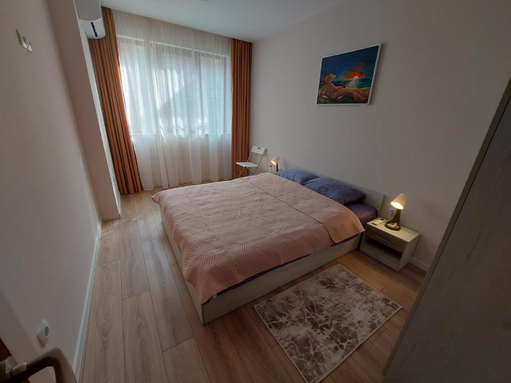 White grapes apartment photo 2