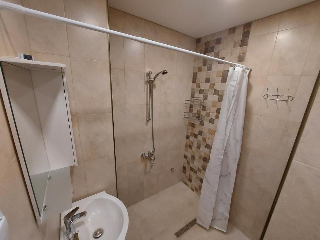 White grapes apartment photo 3