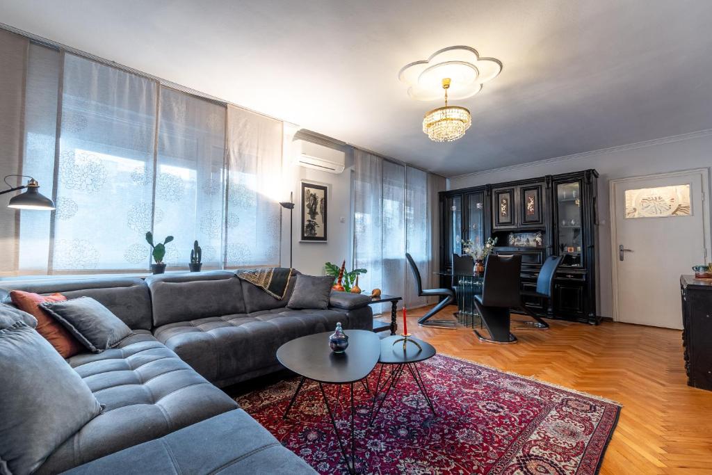 Spacious 3-BR Central Retreat by BulgarianHomes — photo 1