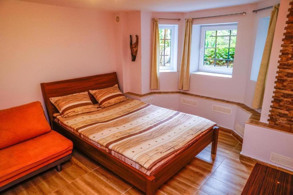 Top Center Apartment 2 — photo 1
