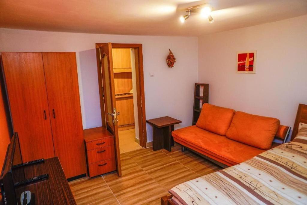 Top Center Apartment 2 photo 2