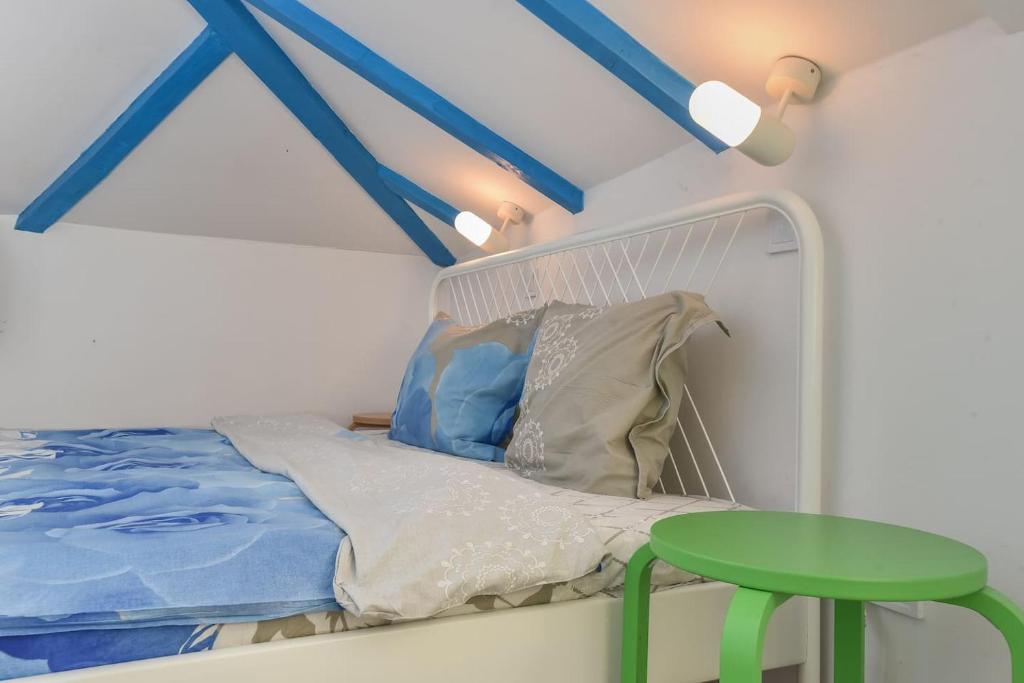 The Ivy House - A Cozy Attic near the City Center by Flat Mаnager — photo 1