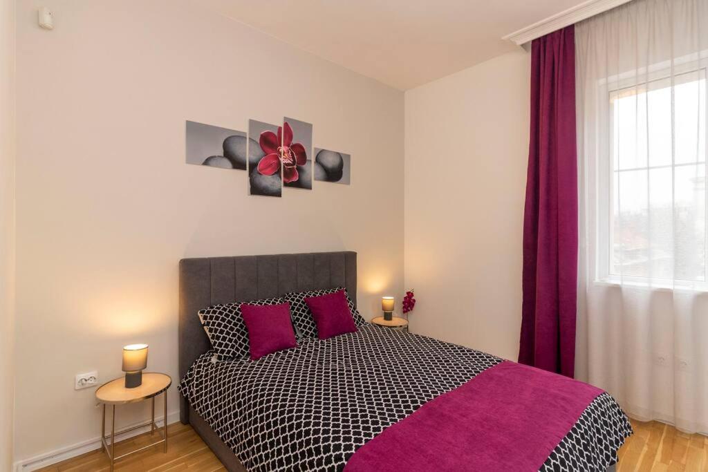 Spacious Aristocratic Apt. with a Colourful View photo 2