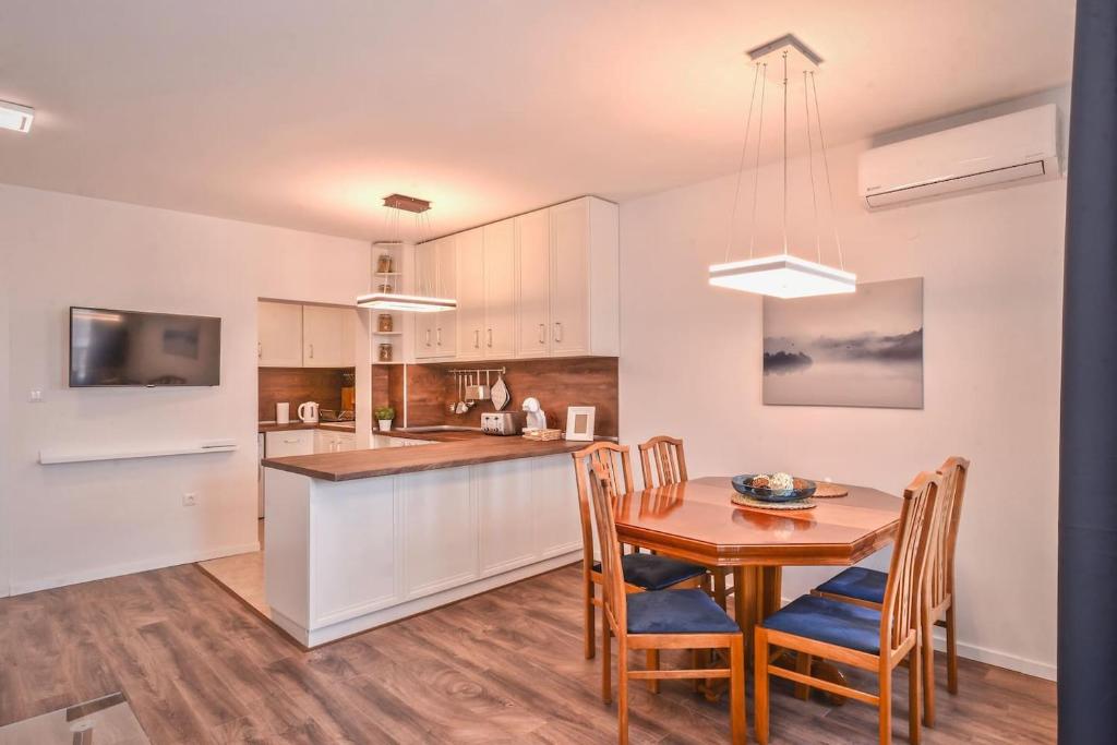 Spacious 2BD 2BA Flat - South Park & Vitosha Views by Flat Mаnager — photo 1