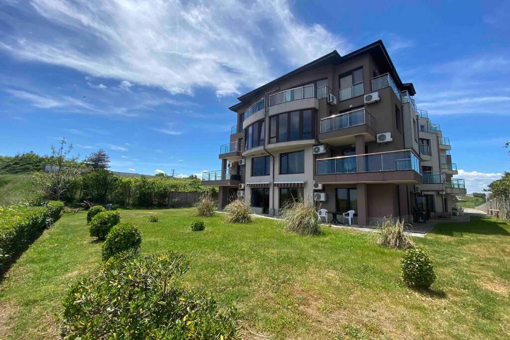 Seaview dreamy apartment with a pool and garden — photo 1