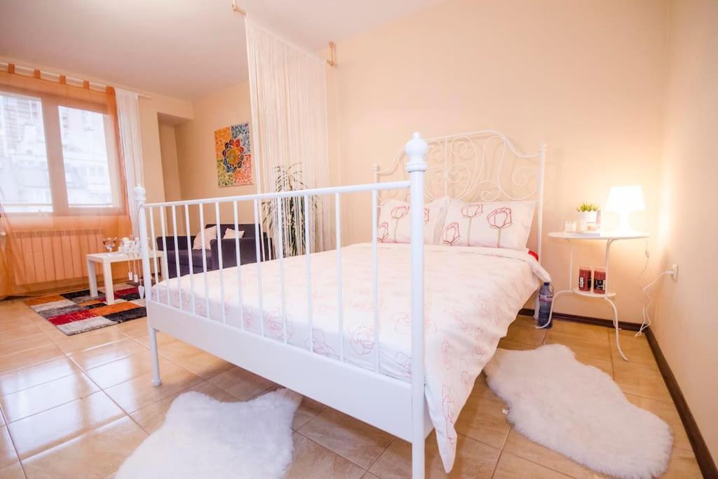 23 Central 1 Bedroom Apartment with Balcony — photo 1