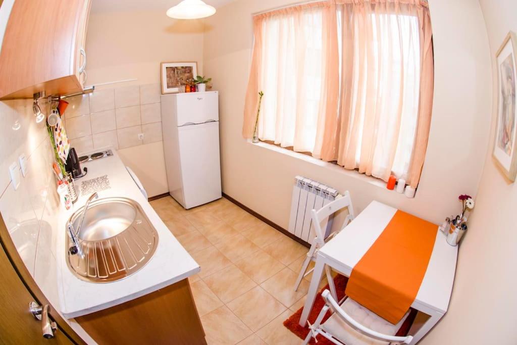 23 Central 1 Bedroom Apartment with Balcony photo 3