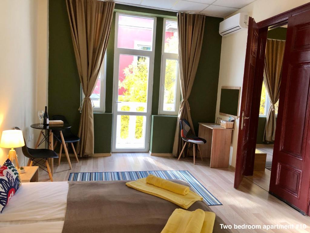SKYLER GUEST HOUSE photo 2