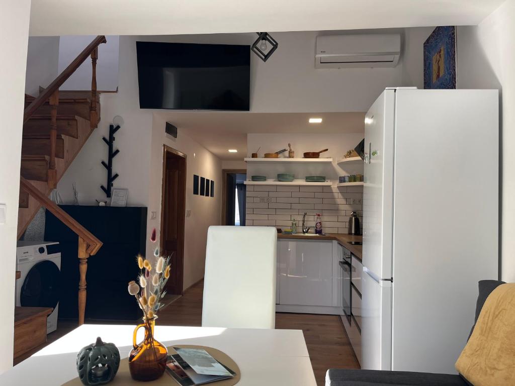 stylish three bed condo photo 3