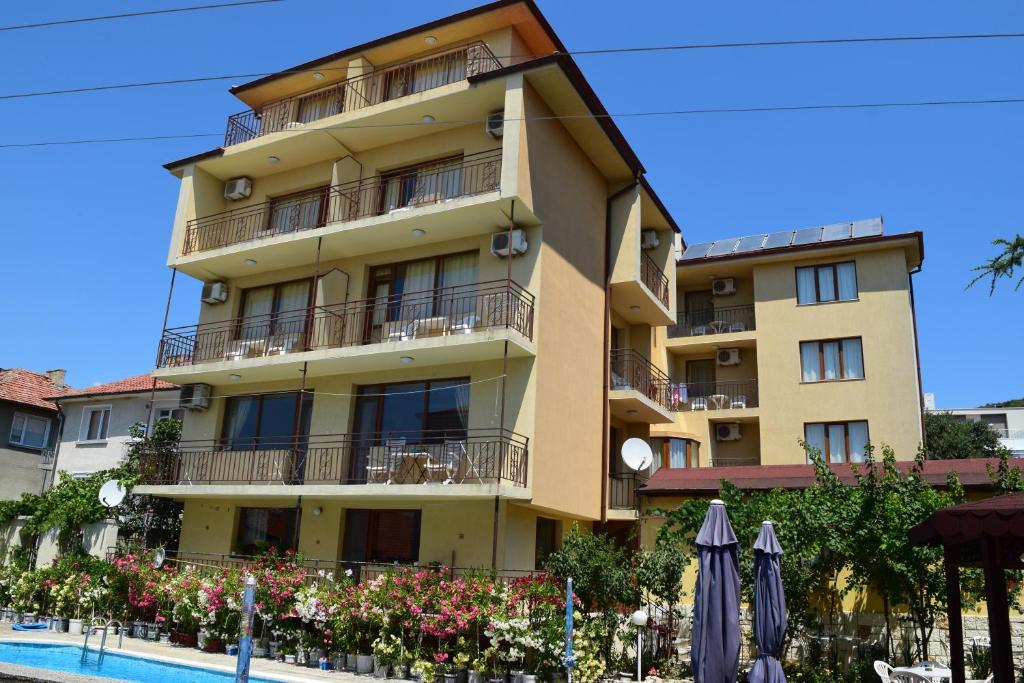Family Hotel Chris — photo 1