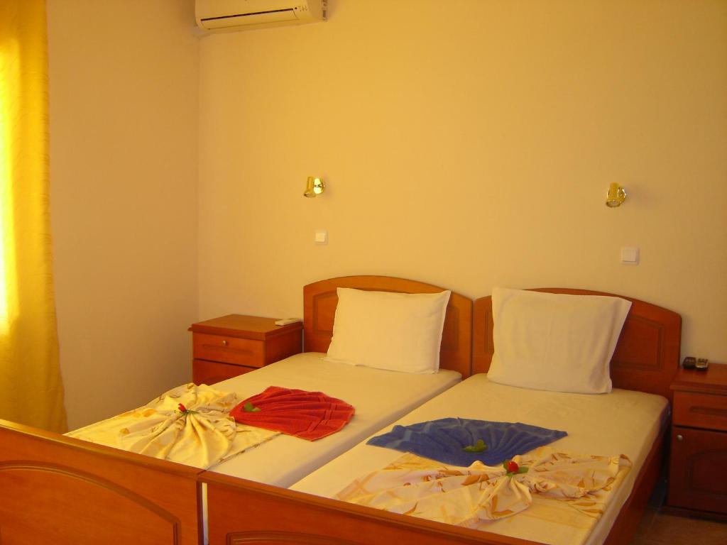 Family Hotel Chris photo 2