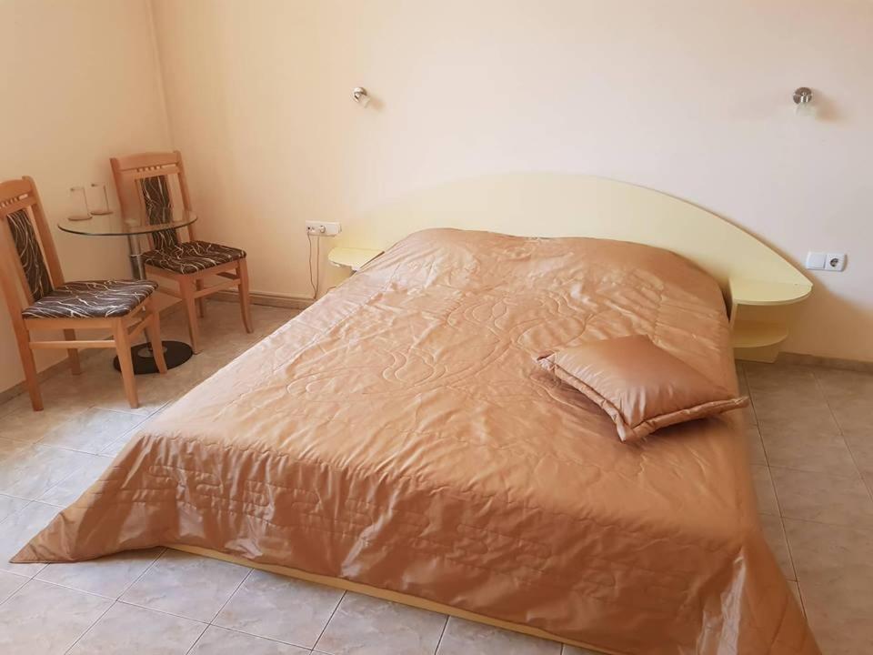 Hotel Royal photo 2