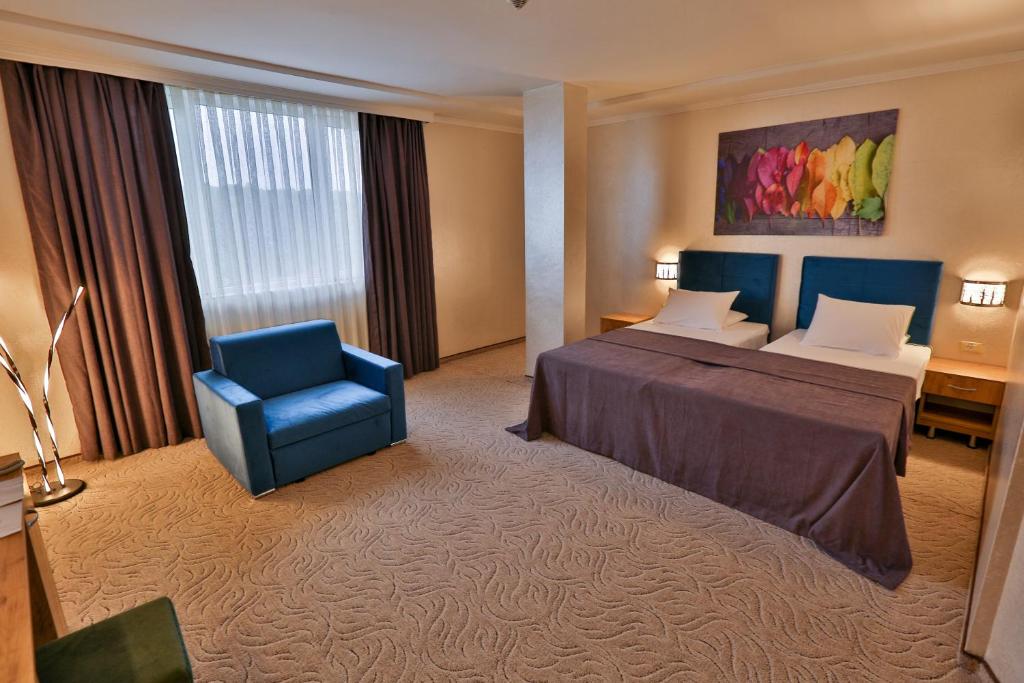 Terra Europe Brontes Hotel photo 2