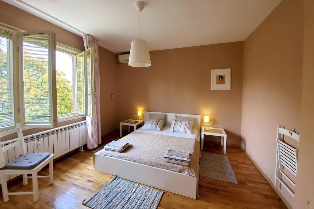Sunny Central Apartment — photo 1