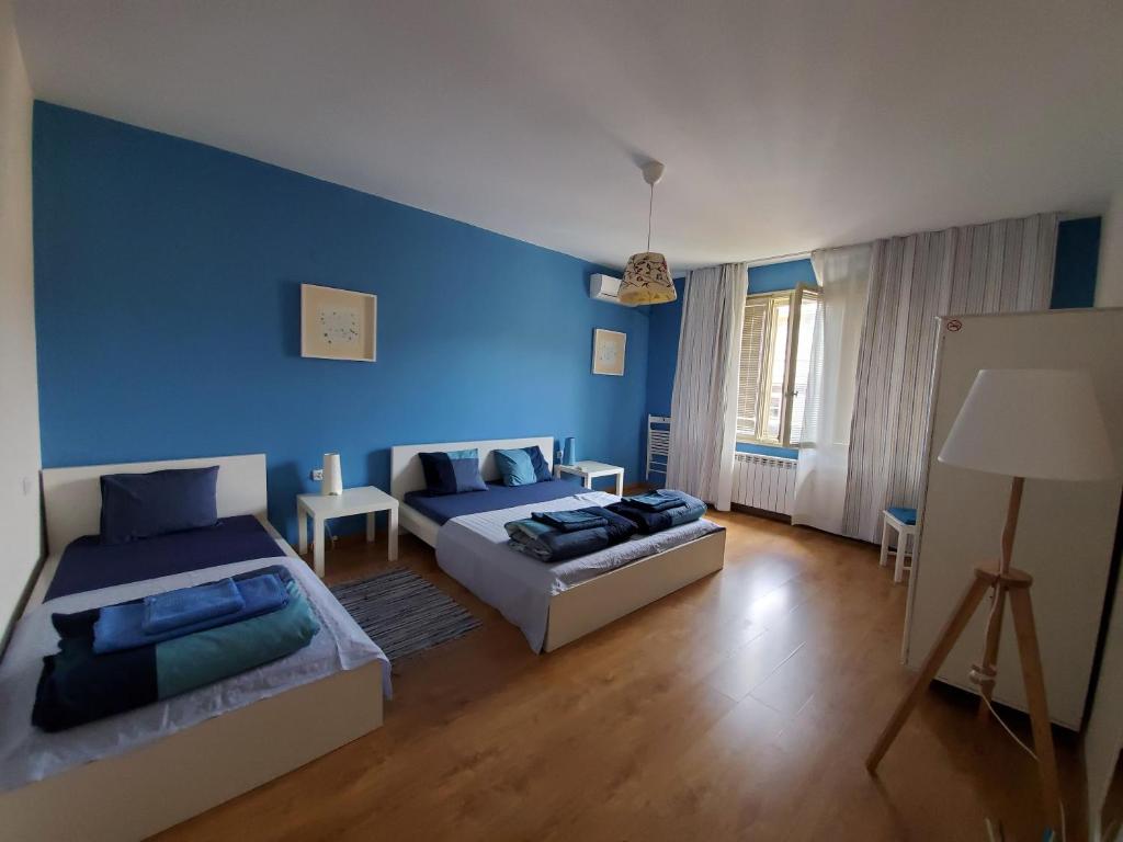 Sunny Central Apartment photo 2