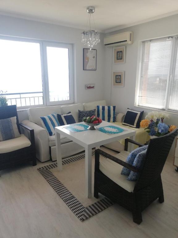 Sea view apartment photo 3