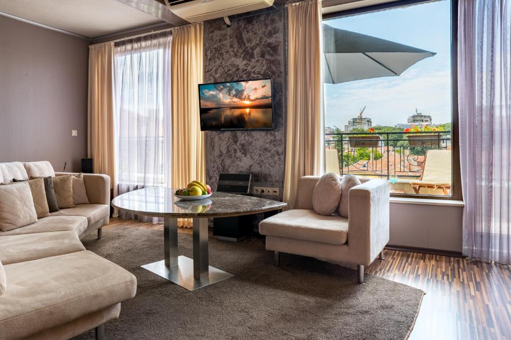 SUNCITY apartment Varna top center — photo 1