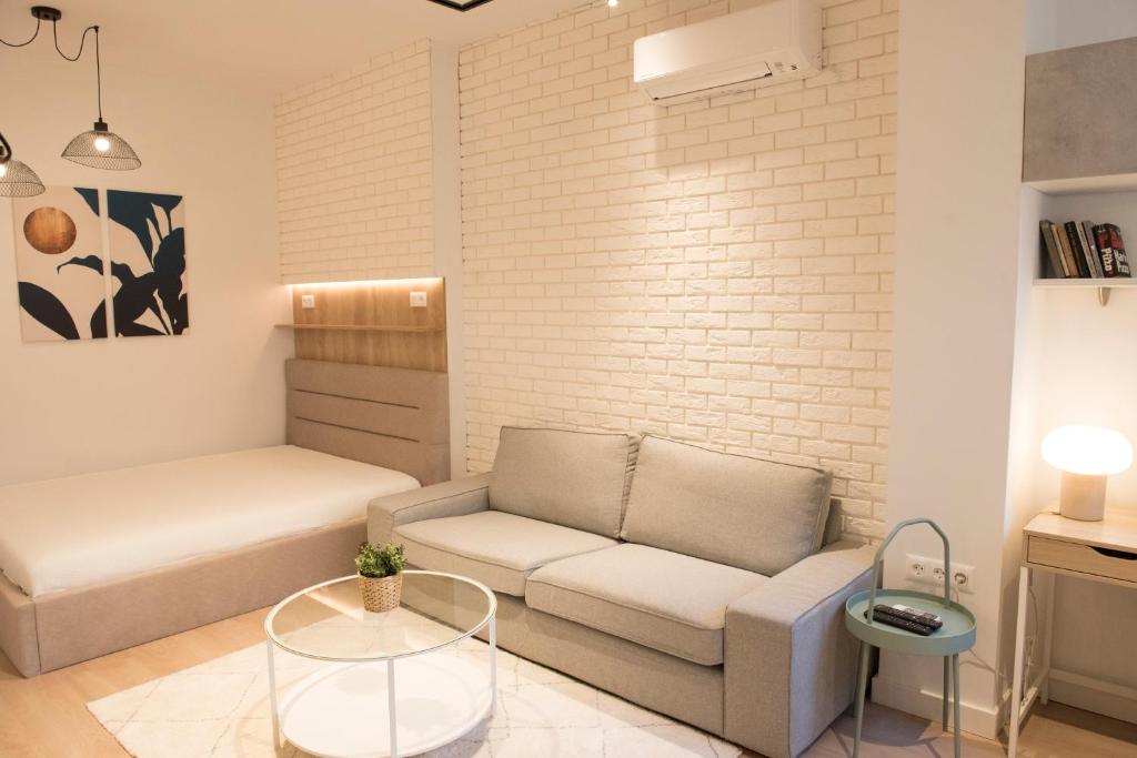 Top Center Designer Studio Apartment photo 3