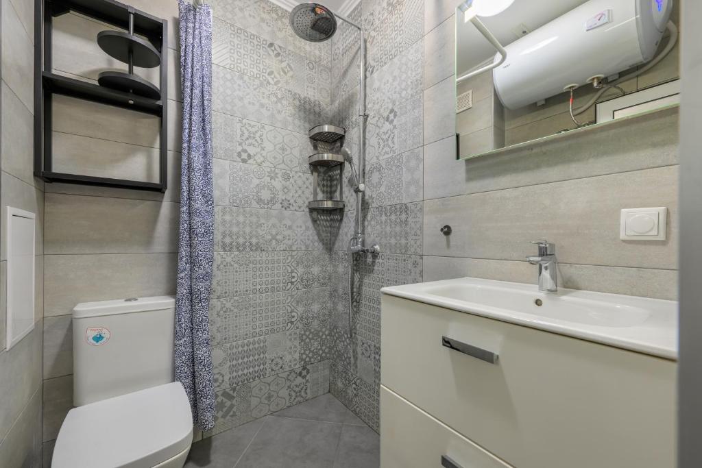 Guest Favorite 1BR Varna Delta Mall w Terrace Deck photo 3