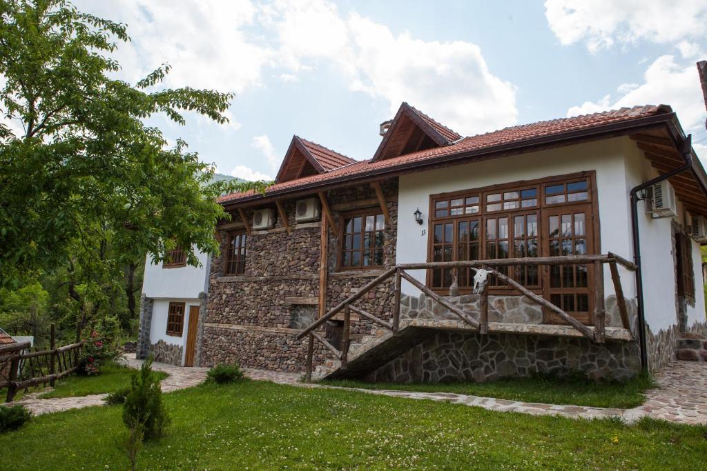 Самостоятелна къща за гости с изглед към планината Вила Марк — photo 1