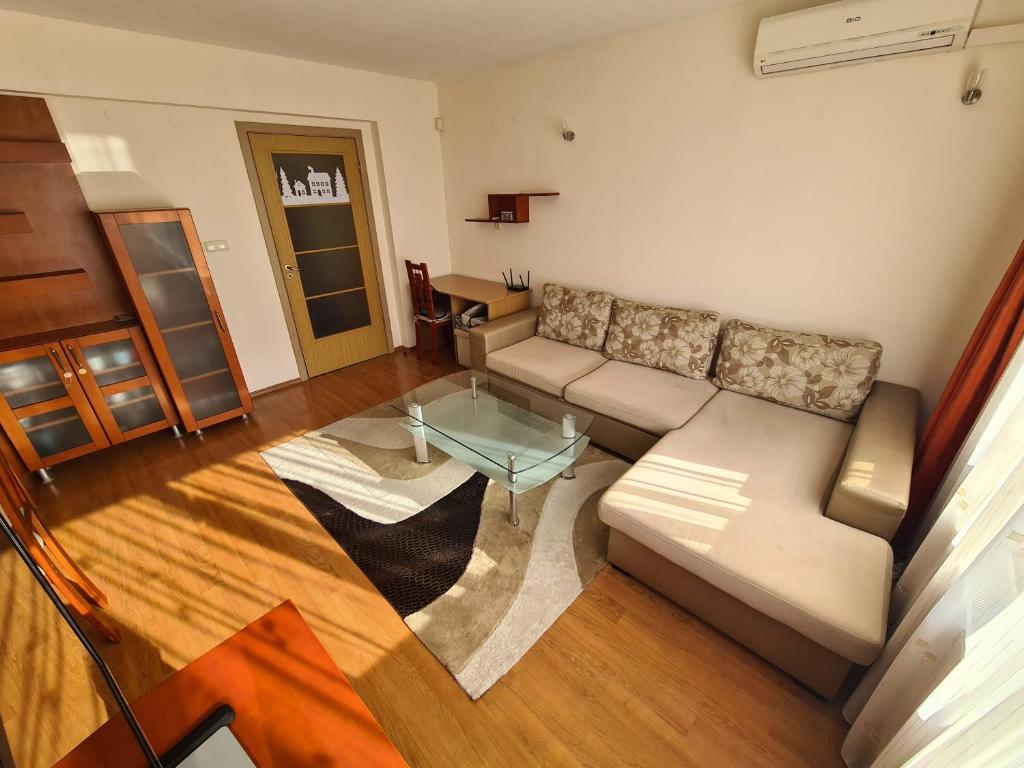 Spacious 2 Bedroom Apartment photo 2