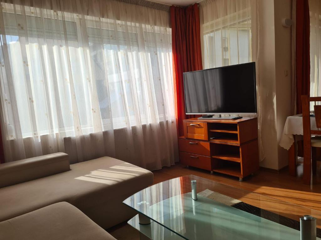 Spacious 2 Bedroom Apartment photo 3