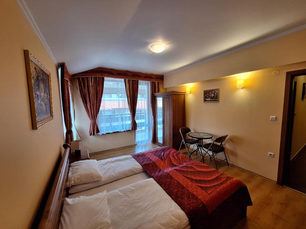 SNOW PEAK TODORKA AND VIHREN APARTAMENT /NEXT TO THE LIFT/ 7 PERSONS/ photo 2