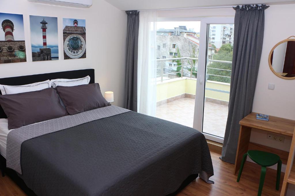 Shik & Chic in the Heart of Burgas # 5min from beach photo 3