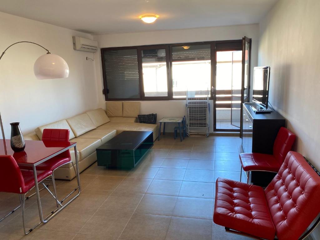 The modern apartment in the ancient city — photo 1
