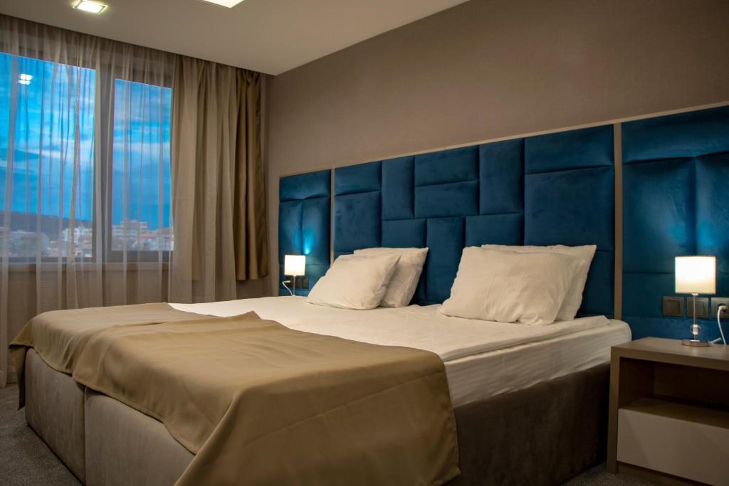 Grand Hotel Shumen photo 2