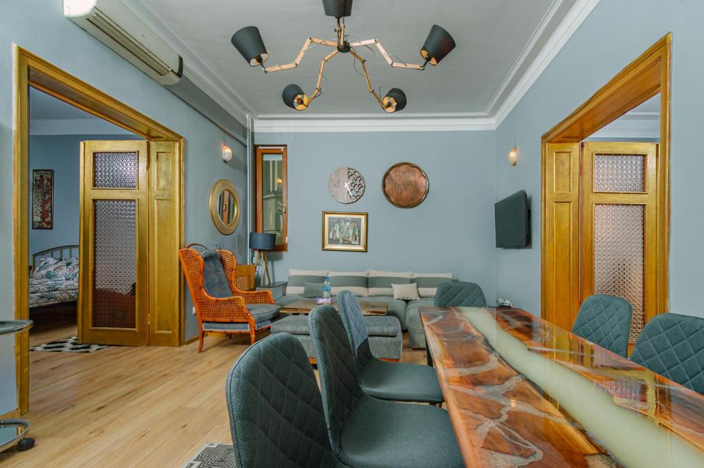 Top Center — photo 1