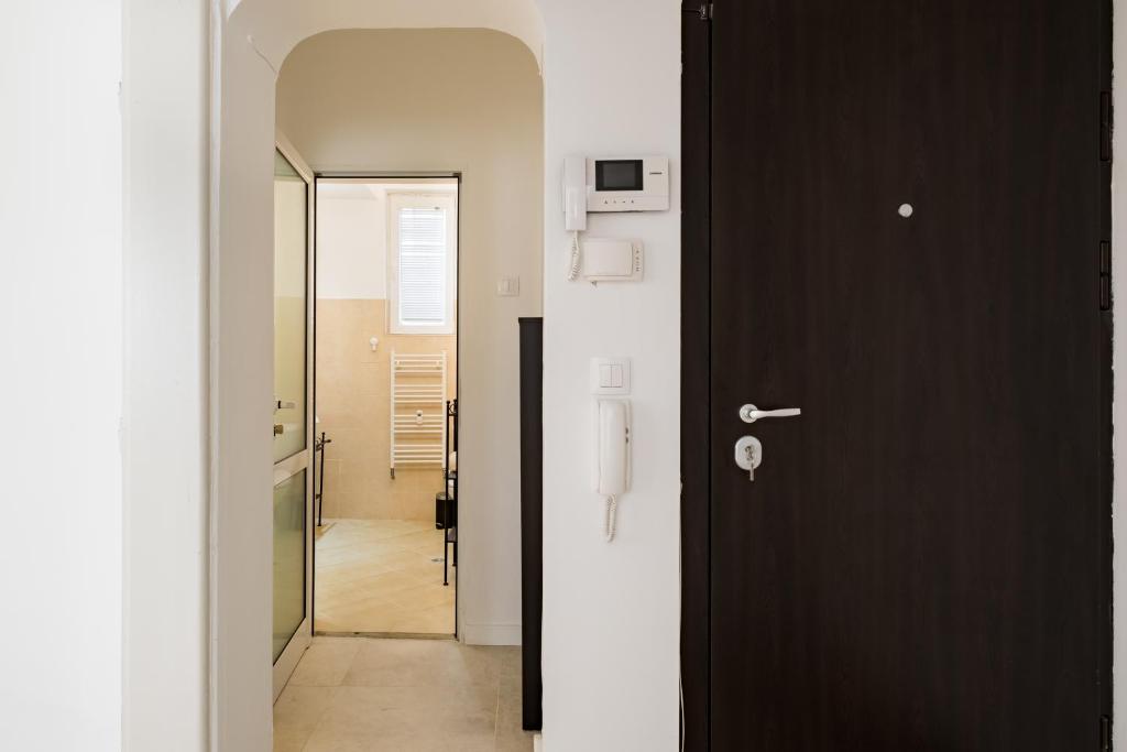Spacious 3 Bedroom Home in Sofia's Top Center photo 3