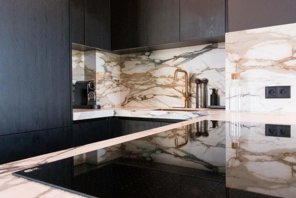 Beachfront Luxurious Penthouse with Panoramic City View photo 3