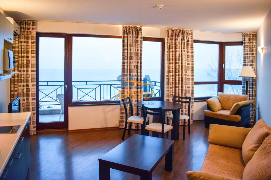 SEAVIEW BG Beach Front Suites photo 3