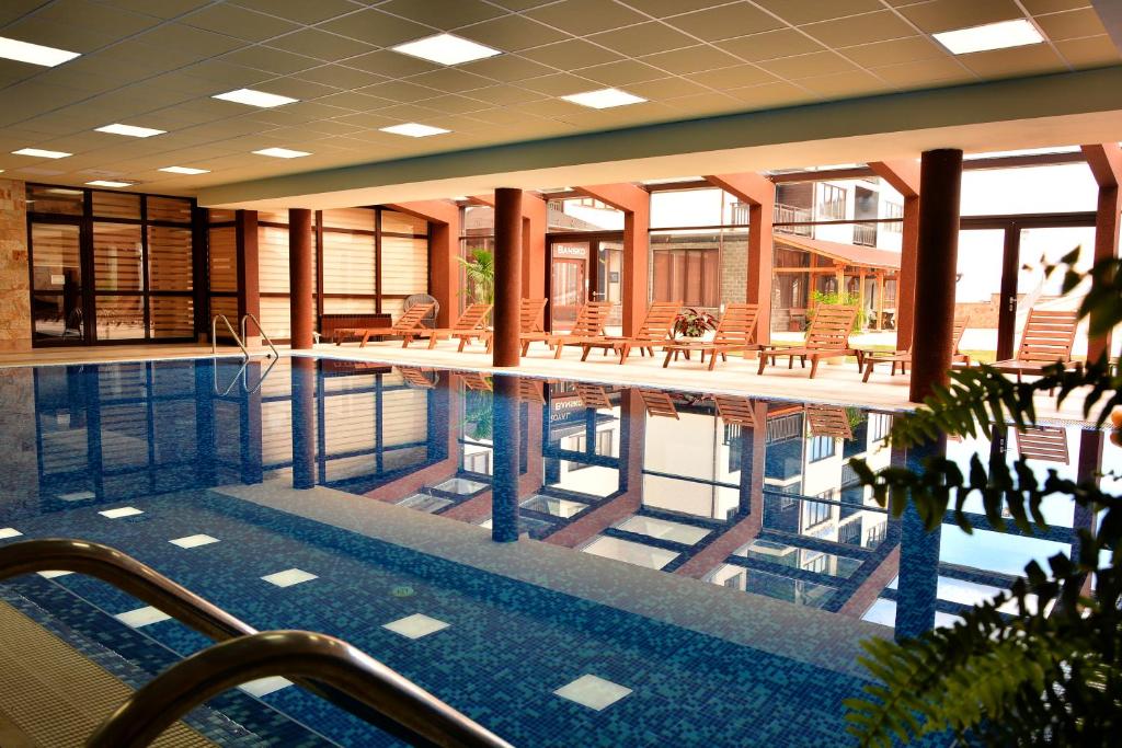 Royal Bansko Family Apart Hotel - All Inclusive Light or Half Board & Drinks With Heated Indoor Pool & Jacuzzis photo 2