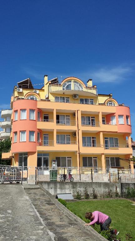 Zlatevi Guest House — photo 1