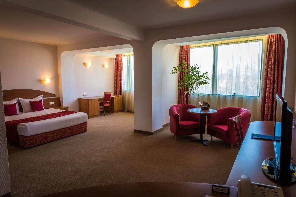 Hotel Sevlievo Plaza photo 2