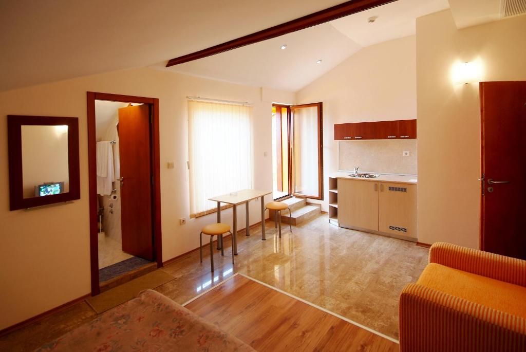 Family Hotel Saint Nikola photo 3