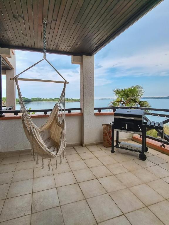 Spacious 3BD flat with PARKING and SEA VIEW by Flat Mаnаger — photo 1