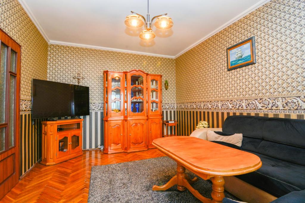 Two-Bedroom vintage apartment TOP location — photo 1