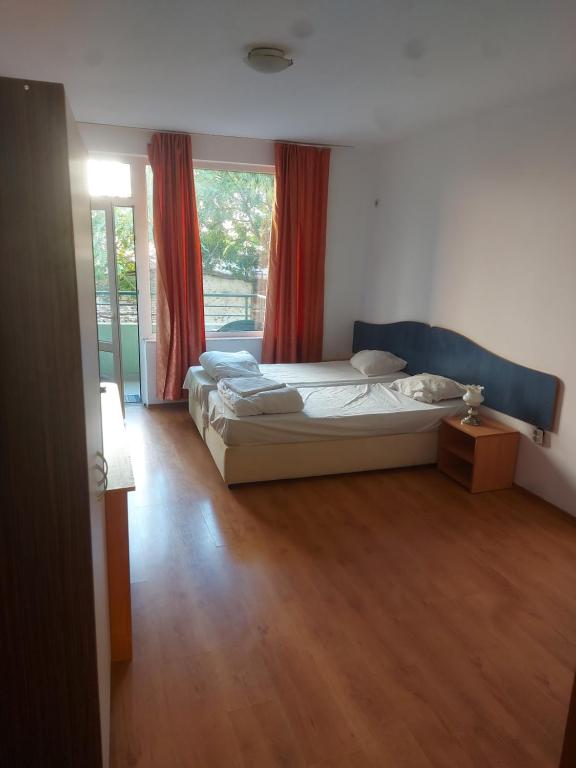 Studio and 1bedroom apartment Burgas - Economy photo 2