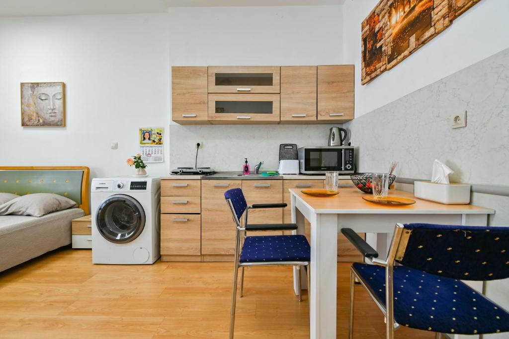 Cozy apartment in central Sofia — photo 1