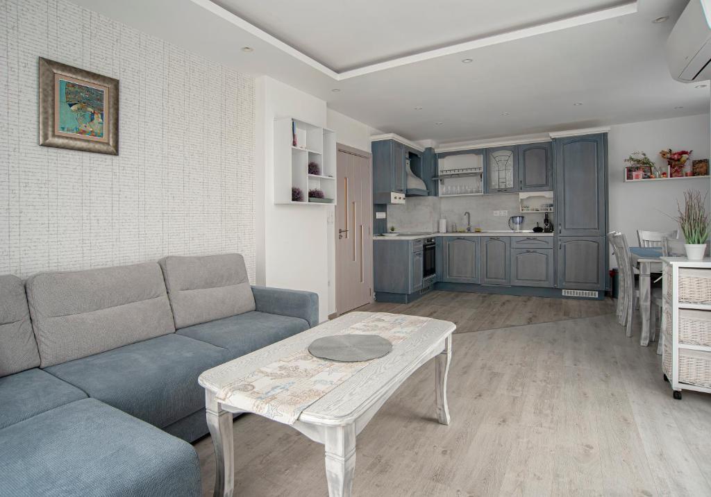 Sunny & Stylish Brand new 2bdr Apartment + Parking photo 2